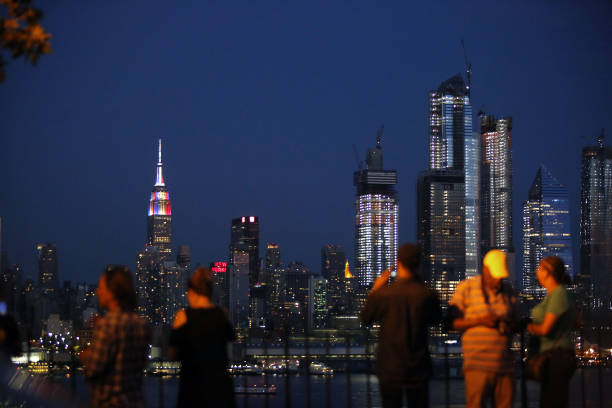 迫广东队陷 迫广东队陷